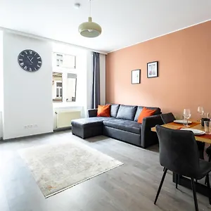  Apartamento Enjoy Apartments, Quiet Street, With Two Bedrooms Sleeps 6 Ac